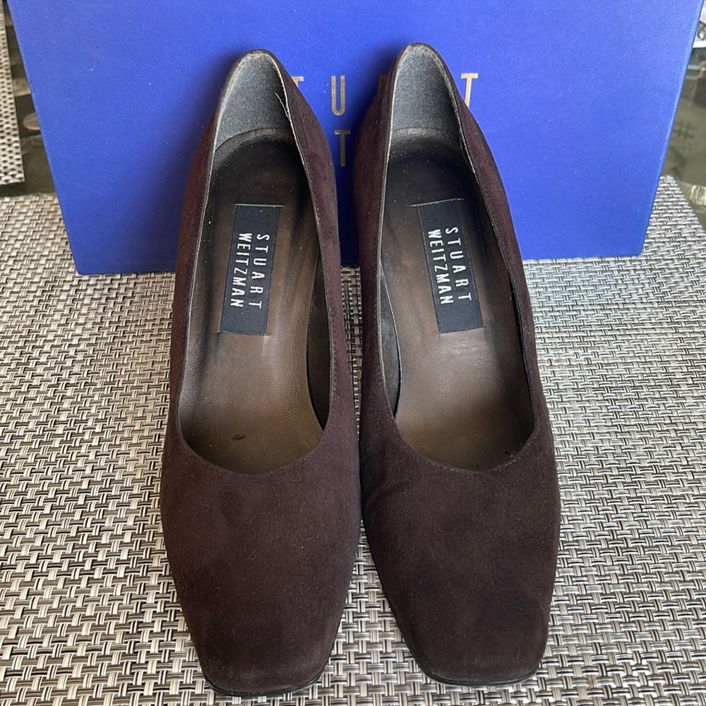 Women’s Stuart Weitzman Cana Cola Suede Pump Size 7W